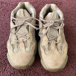 Yeezy 500 ‘ash grey’ mens size 9